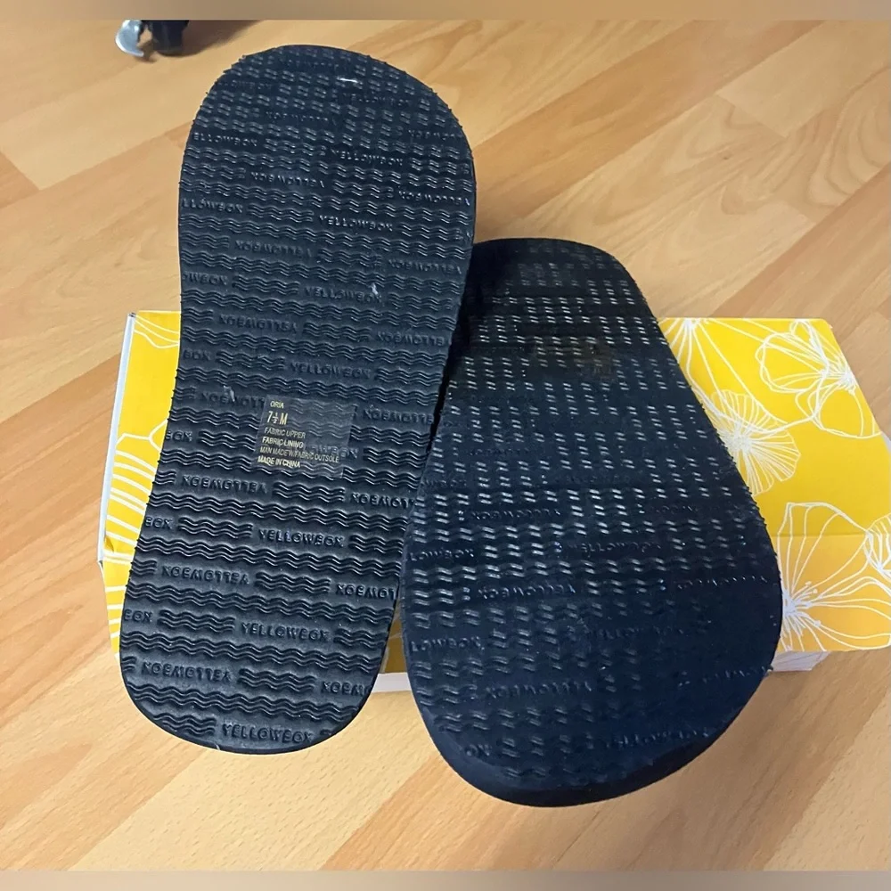 Yellow Box Black and Tan Sandals with Striped Design - Size 7.5 - Picture 4 of 7